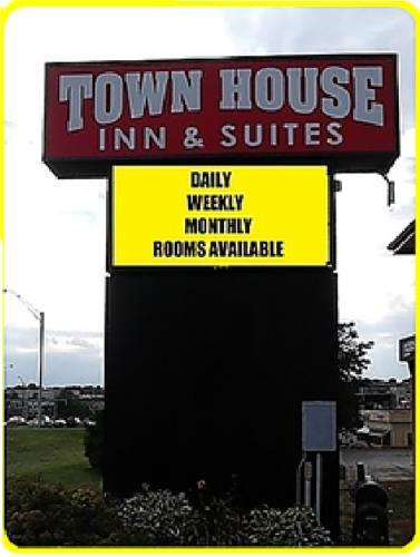 Отель Townhouse Inn & Suites