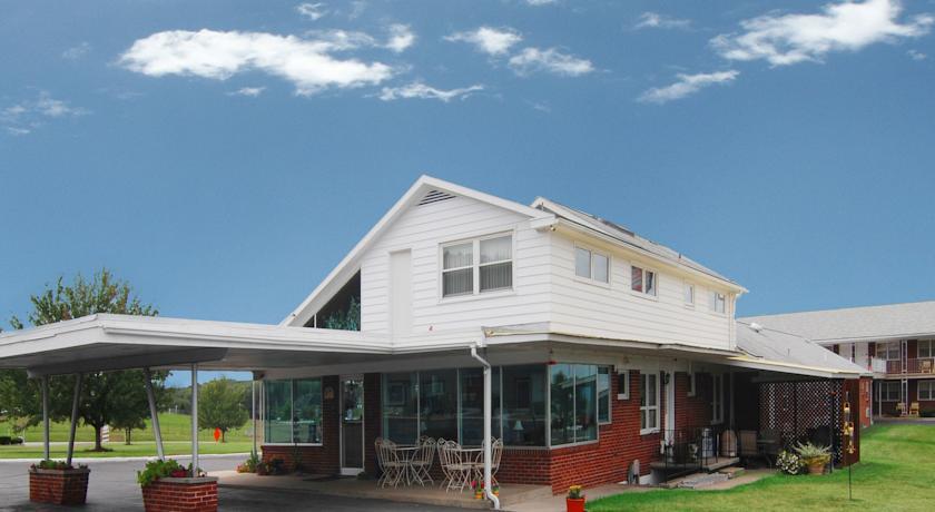 Отель Quality Inn Breeze Manor