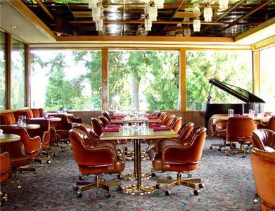 Отель Oyster Bay Inn & Suites