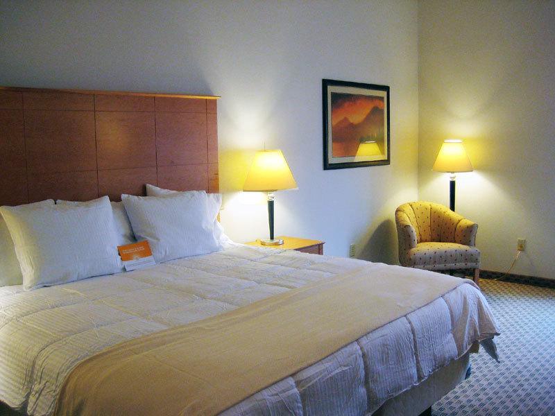 Отель La Quinta Inn & Suites Brenham