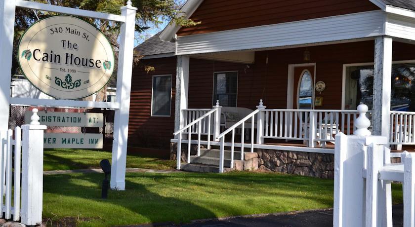 Отель The Cain House Country Suites