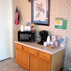 Отель Budget Host Inn Bristol