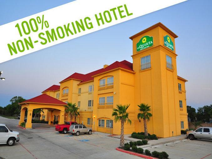 Отель La Quinta Inn & Suites Brookshire