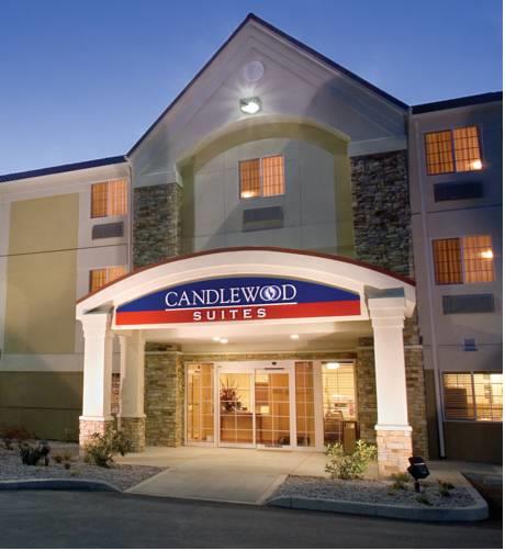 Отель Candlewood Suites Milwaukee Brown Deer