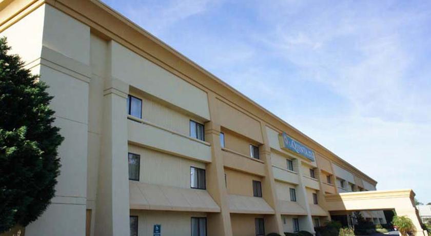 Отель La Quinta Inn & Suites Brunswick