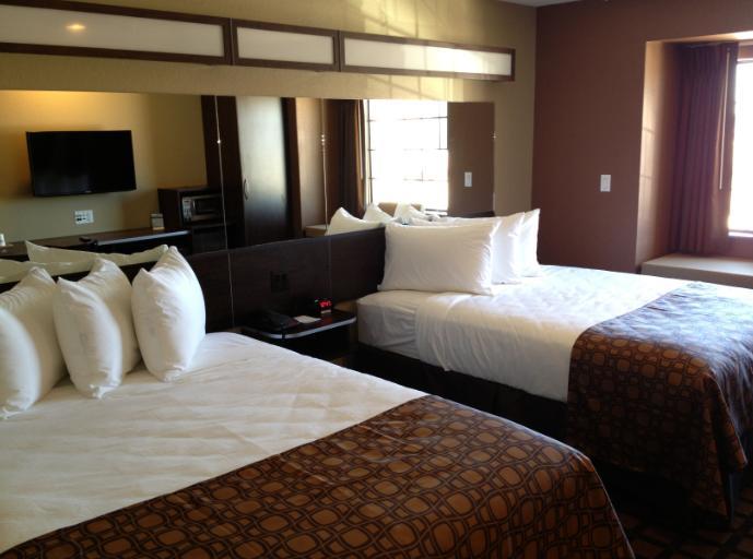 Отель Microtel Inn & Suites by Wyndham Buda