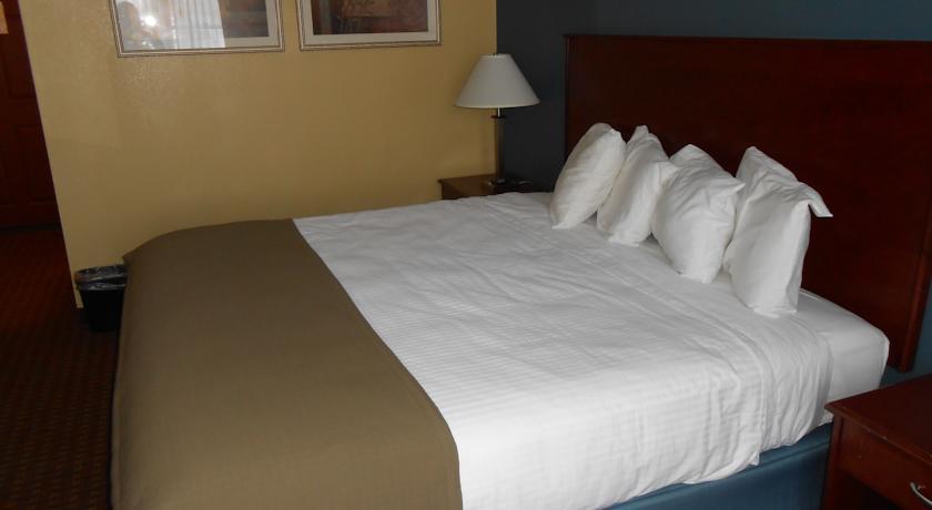 Отель Days Inn & Suites Burnsville