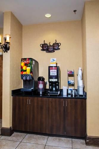 Отель Comfort Suites Byron