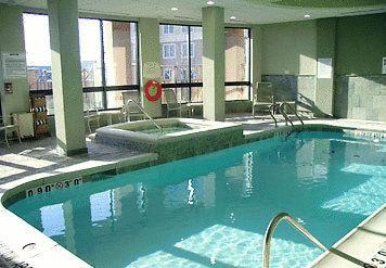 Отель Courtyard by Marriott Mississauga Airport Corporate Centre West