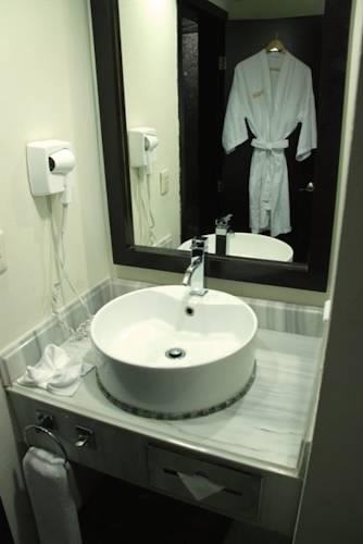 Отель Plaza Inn Hotel & Convention Center
