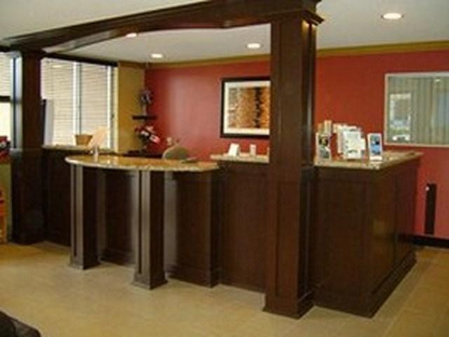 Отель Maple Ridge Travelodge