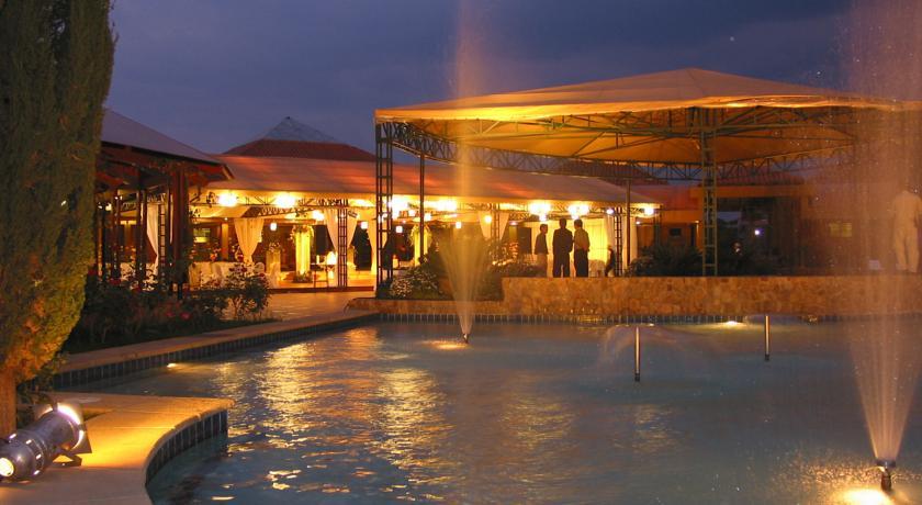Отель Los Parrales Resort and Convention Hotel