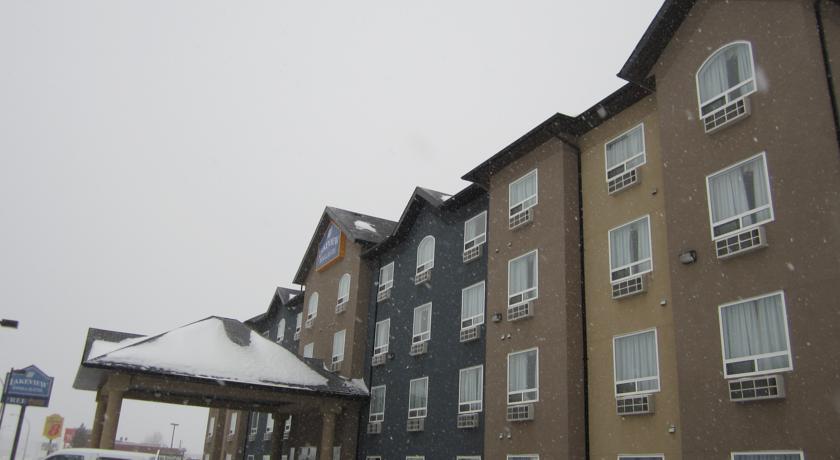 Отель Lakeview Inn & Suites Fort Nelson