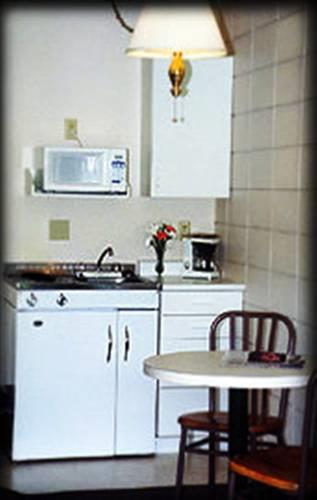 Отель Airport Inn Port Hardy