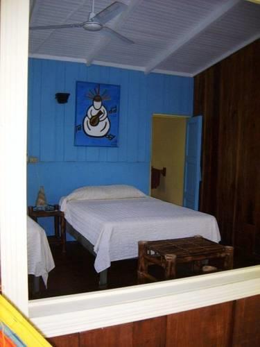 Отель Playa Chiquita Lodge