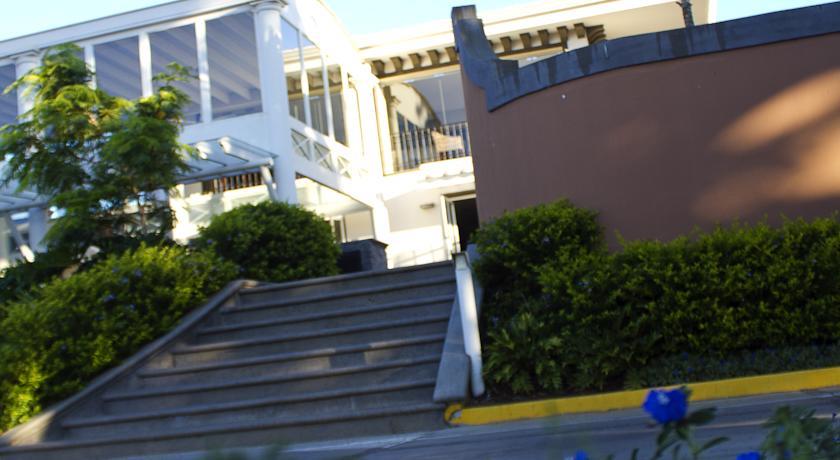 Отель La Riviera Hotel