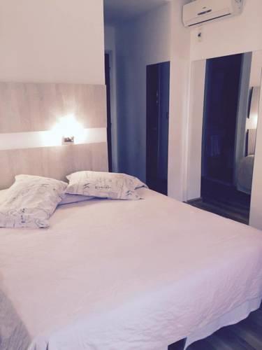Отель Hotel Playa Brava