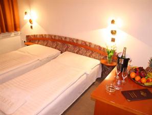 Отель Hotel Tuchlovice
