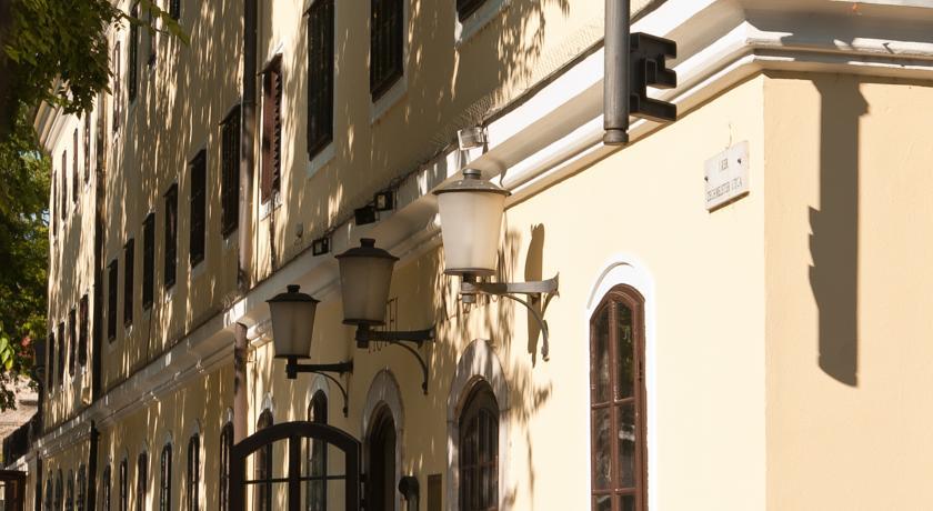 Отель Hotel Klastrom