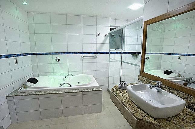 Отель Hotel Brisa Tropical De Macaé