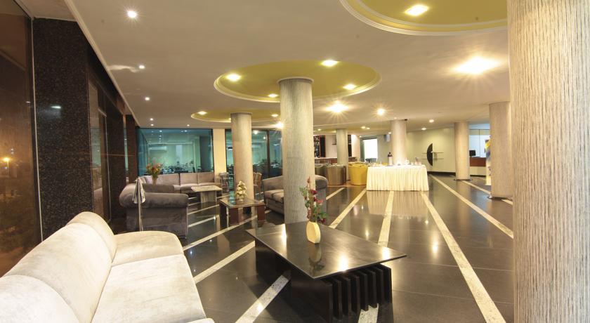 Отель Hotel Serrano