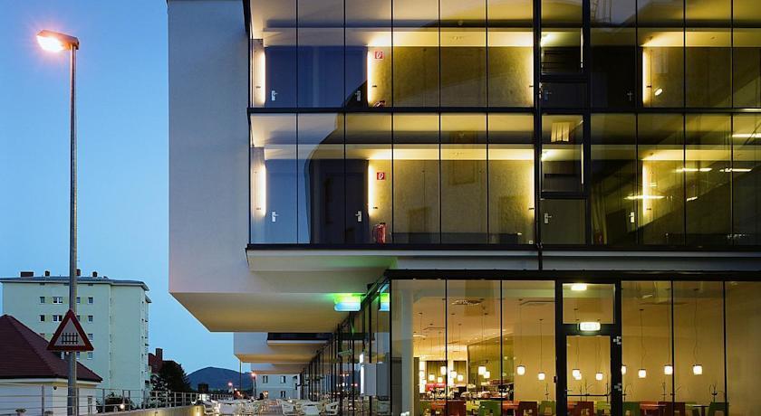 Отель Arte Hotel Krems