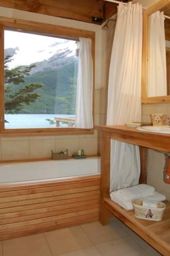 Отель Aguas Arriba Lodge