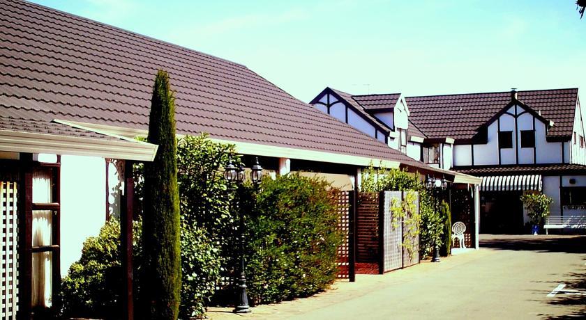 Tudor Lodge Motel