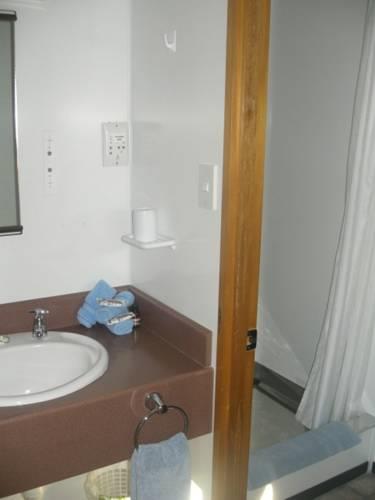 Отель Explorer Motel & Apartments