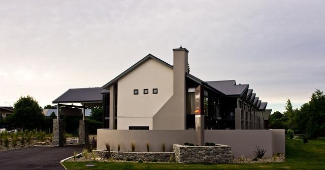 Отель The St James Premium Accommodation
