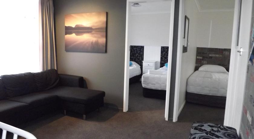 Отель High Street Living Motel