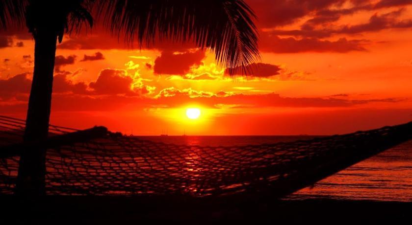 Отель Travellers Beach Resort