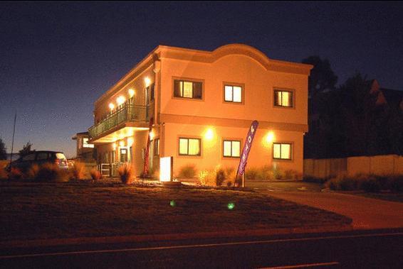 Astro Accommodation - Motel & Backpackers
