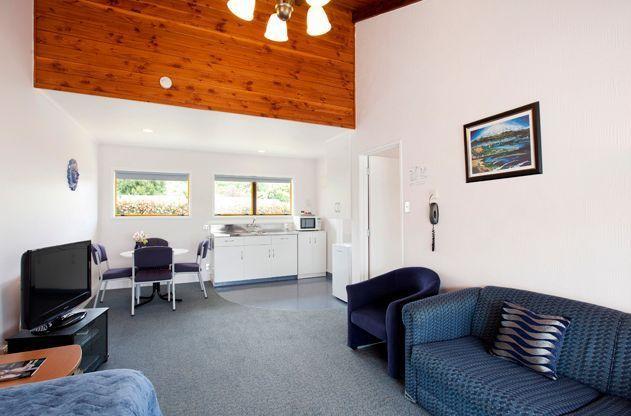 Отель Accommodation at Te Puna Motel