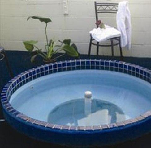 Отель Bennetts Thermal Pools Motor Inn