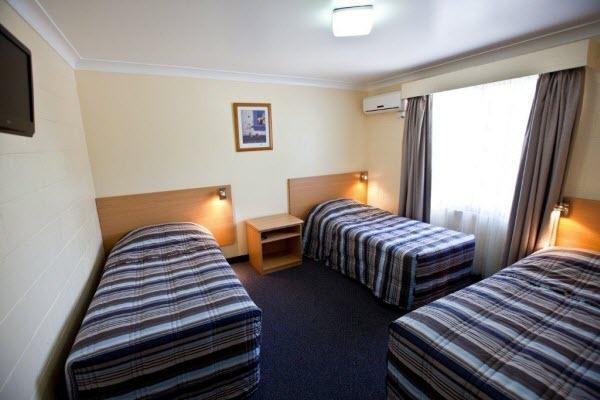 Отель All Seasons Motor Lodge