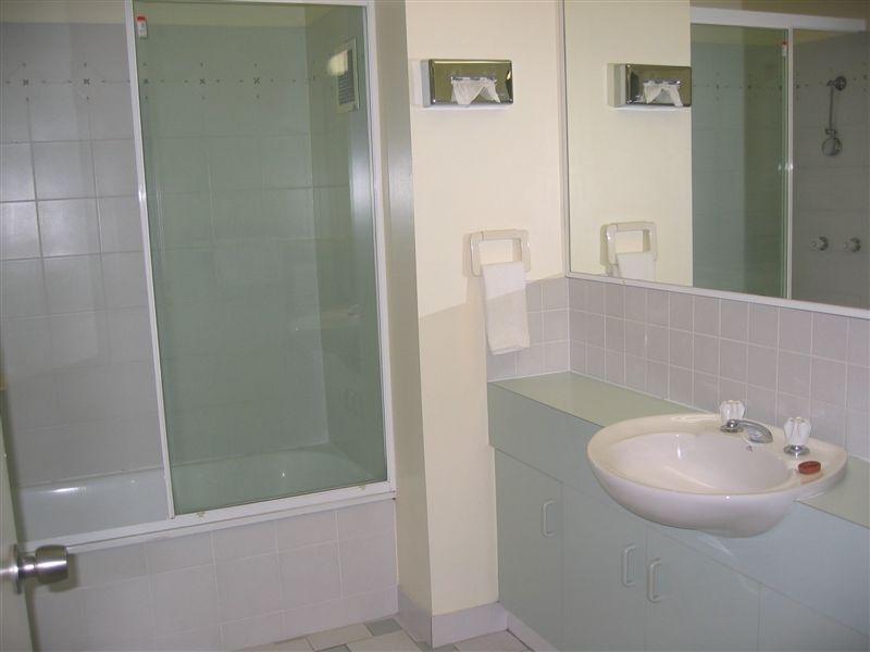 Апартаменты Cheltenham Apartments
