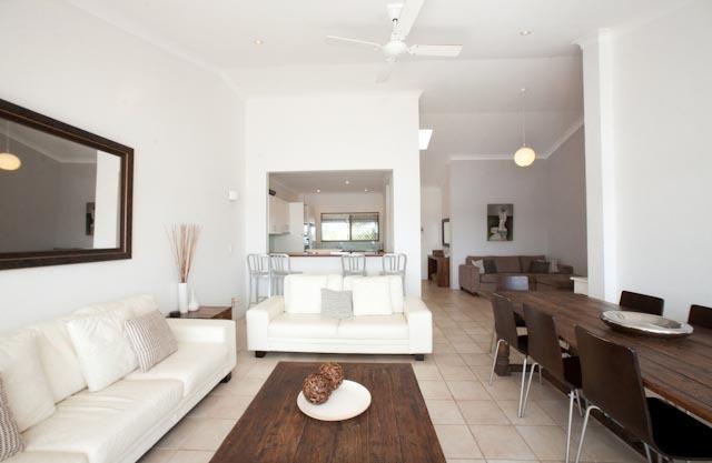 Апартаменты Commodore Apartments