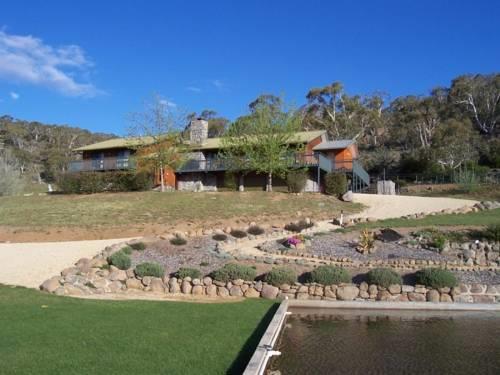 Отель Mowamba River Lodge