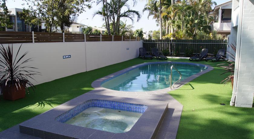 Апартаменты Noosa Parade Holiday Inn