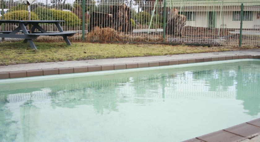 Отель Calder Family Motel