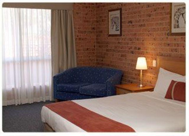Отель Akuna Motor Inn