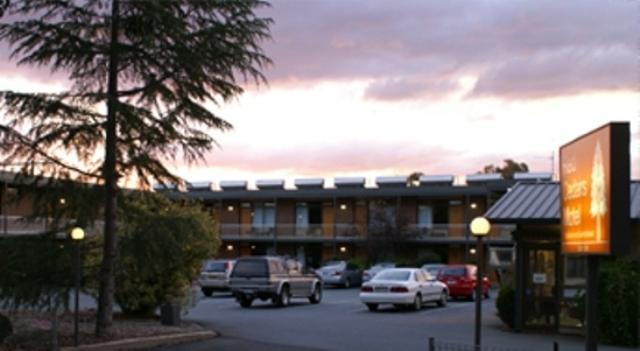 Отель Red Cedars Motel