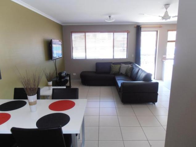 Апартаменты Beachside Court Holiday Apartments