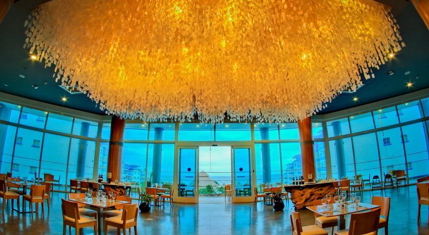 Отель Wyndham Grand Playa Blanca