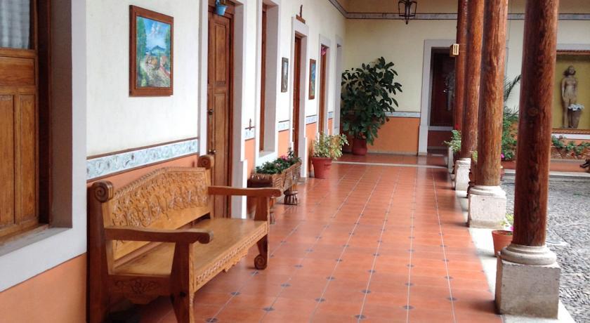 Отель Hotel El Tarasco