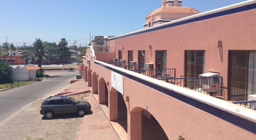 Отель Los Jitos Hotel & Suites