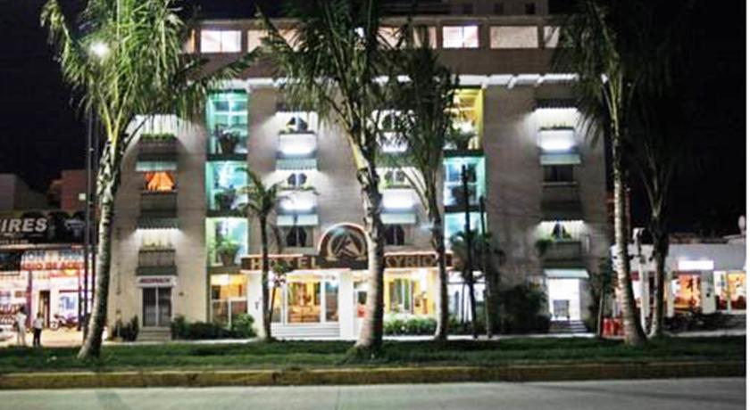 Отель Hotel Kyrios
