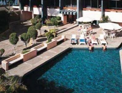 Отель Del Real Hotel & Suites