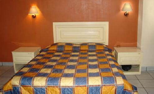 Отель Hotel El Roble